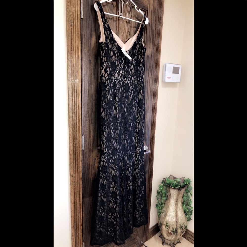 Women’s Formal Dress Size 10 Mermaid Black Betsy & Adam Sequins Lace Gown - Picture 6 of 8